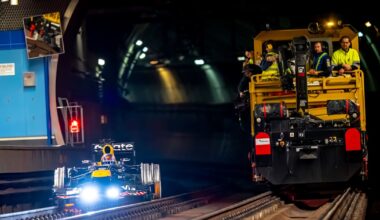 Red Bull Racing’s Formula 1 car on the Madrid Underground! - Formula 1