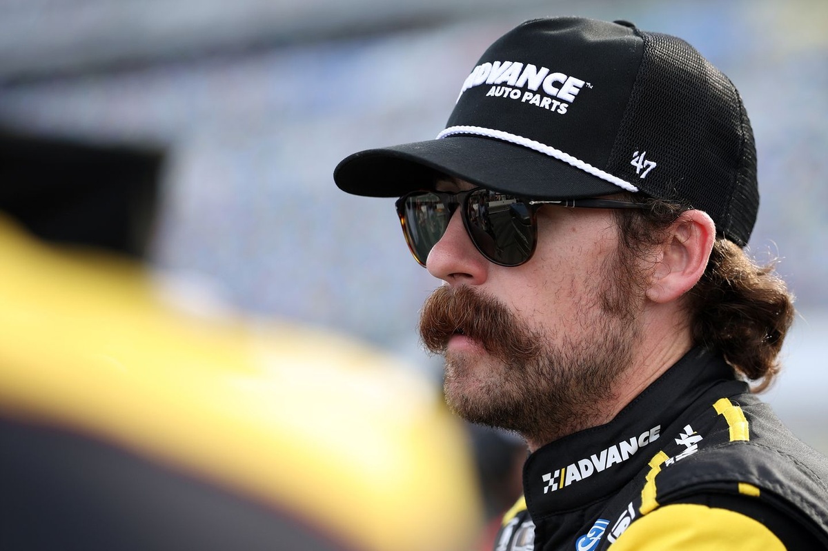 Ryan Blaney furious after getting turned by Ricky Stenhouse Jr. at Daytona: 'What the f***'