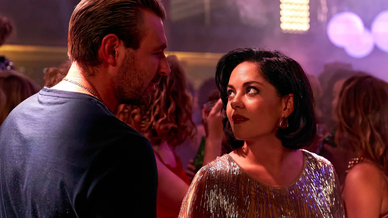 Gal Dove (James McArdle) talks to Deedee Harrison (Sarah Greene) at a nightclub in Sexy Beast