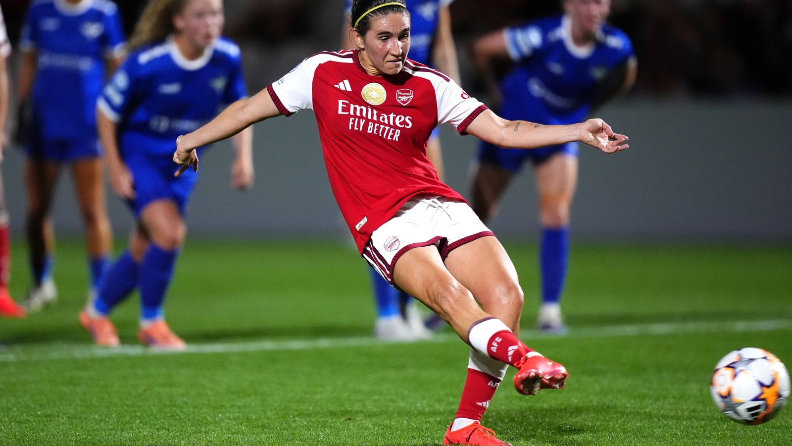 Mariona Caldentey converted a stoppage-time penalty to give Arsenal a 1-0 win over HB Koge