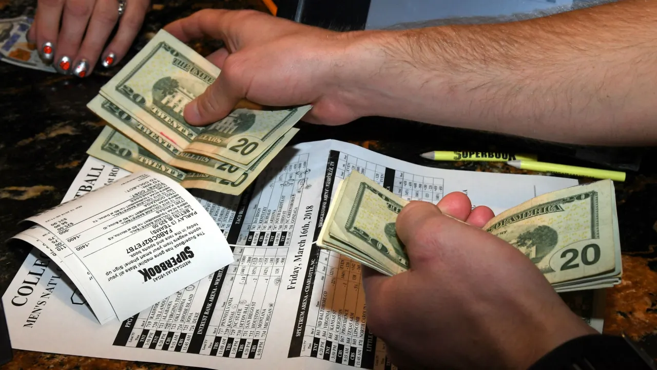 Sports fans call out NFL, NBA and more leagues over betting double standards image