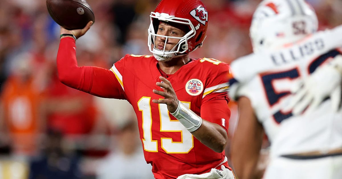 Broncos vs. Chiefs score, live updates: Patrick Mahomes, Kansas City lead Denver 14-7 in third quarter