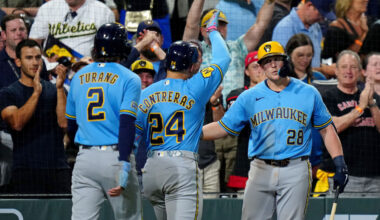 MLB-leading Brewers earn bye to NLDS