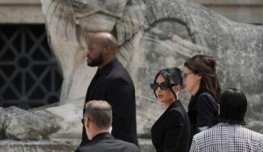 A Paris court awards Kim Kardashian 1 euro after her 2016 robbery