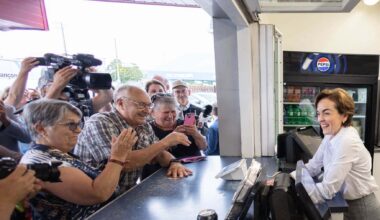 Quebec election: Building an image, one poutine stand at a time