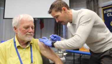 Man receives vaccine