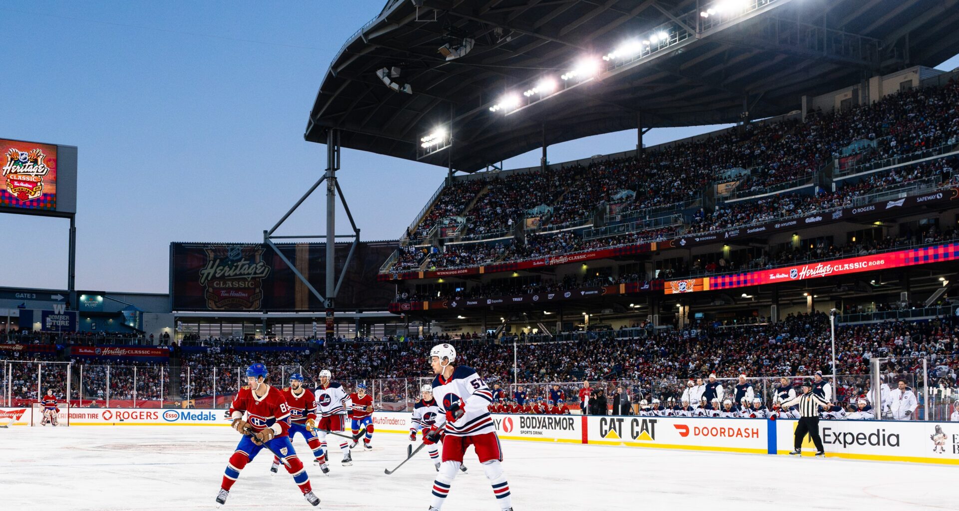 Hidden Game: Canadiens take it outside for Heritage Classic, beating Jets without Suzuki