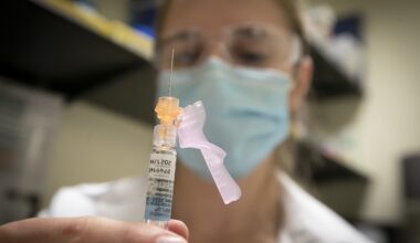 Some Montreal pharmacies fresh out of COVID-19 and flu vaccine doses