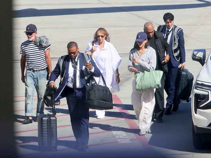 Mossimo Giannulli and Hannah Harrison Jet Off on Romantic Cabo Getaway backgrid 1