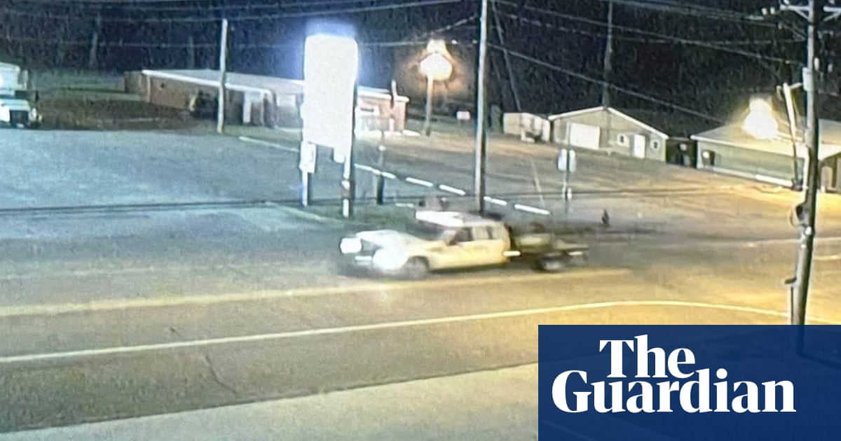 Man serving life sentence for murder escapes Tennessee prison, slipping through fence, officials say | US crime
