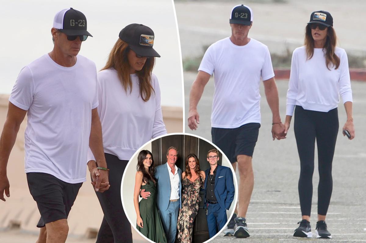 Cindy Crawford, husband Rande Gerber hold hands on beach stroll