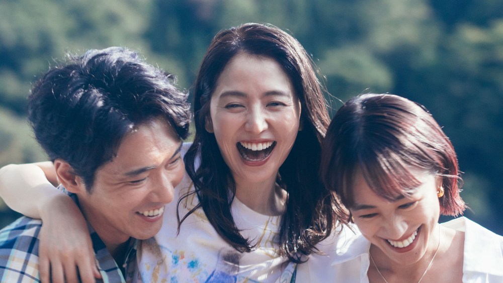 'Between Two Lovers' Review: A Contentious Throuple Portrait