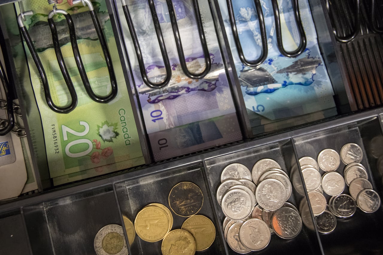 Ontario's minimum wage will stay $14 an hour and will be reviewed in 2020. (Robert Short/CBC)
