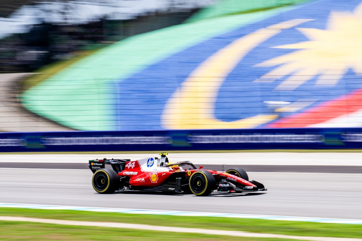 Lewis Hamilton warned, Ferrari fined for Bahrain GP impeding