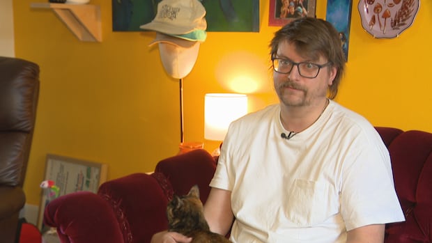 A tale of 2 tenants: Rent increase at Winnipeg apartment leaves some feeling 'forced out'
