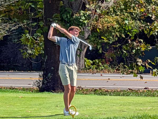 Back Nine Bounce Back Helps Men’s Golf Hold Second Place in Round 2 of MEC Men’s Golf Championships