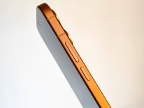 vivo V80's ports and controls