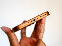 vivo V80's ports and controls