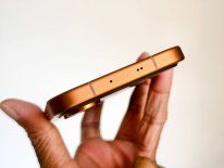 vivo V80's ports and controls