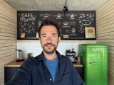 Selfies comparison: iPhone 18 Pro Max - 20mm, f/1.9, ISO 80, 1/90s (3672x4896px) - iPhone 18 Pro Max vs. Galaxy S26 Ultra