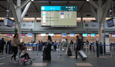 Ottawa in talks with First Nations about airport privatization, Transport Minister says
