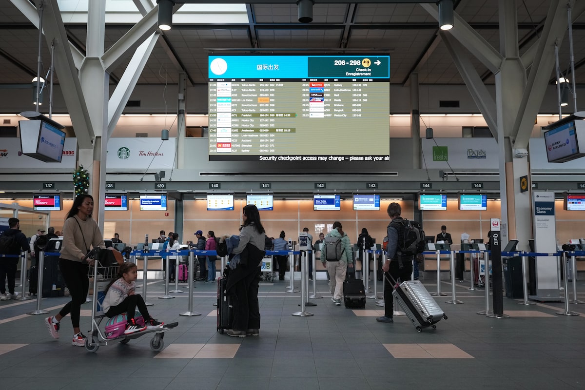 Ottawa in talks with First Nations about airport privatization, Transport Minister says