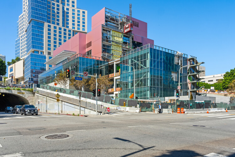 Frank Gehry’s New Colburn School Concert Hall to Open on September 25, 2027 - Image 4 of 19