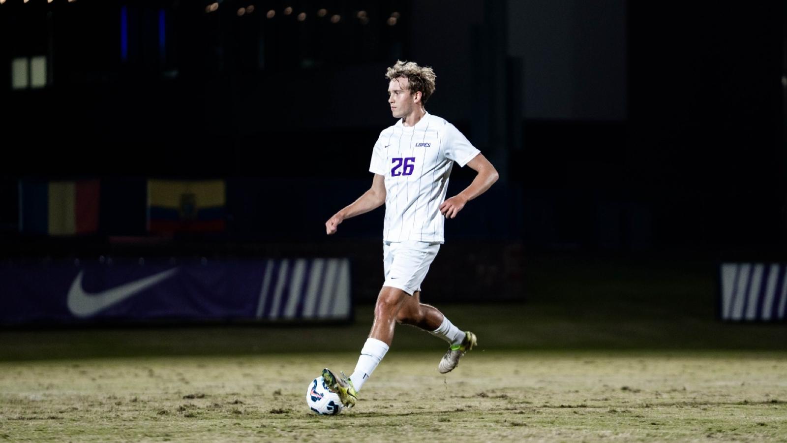 3-goal 1st half sends GCU win streak to 5