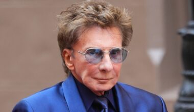 Recovering Barry Manilow Ends Second Show of Vegas Comeback After Two Songs