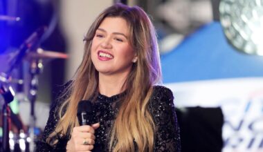 Kelly Clarkson calls Brooklyn store a 'liar'