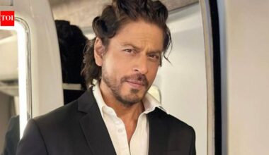 Shah Rukh Khan once felt it was ‘too late’ to enter films; he revealed his mother’s wish inspired him: 'She always wanted to see me up there on the silver screen someday' | Hindi Movie News