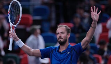 Medvedev beats longtime rival Tsitsipas and advances to Shanghai Masters quarterfinals – Winnipeg Free Press
