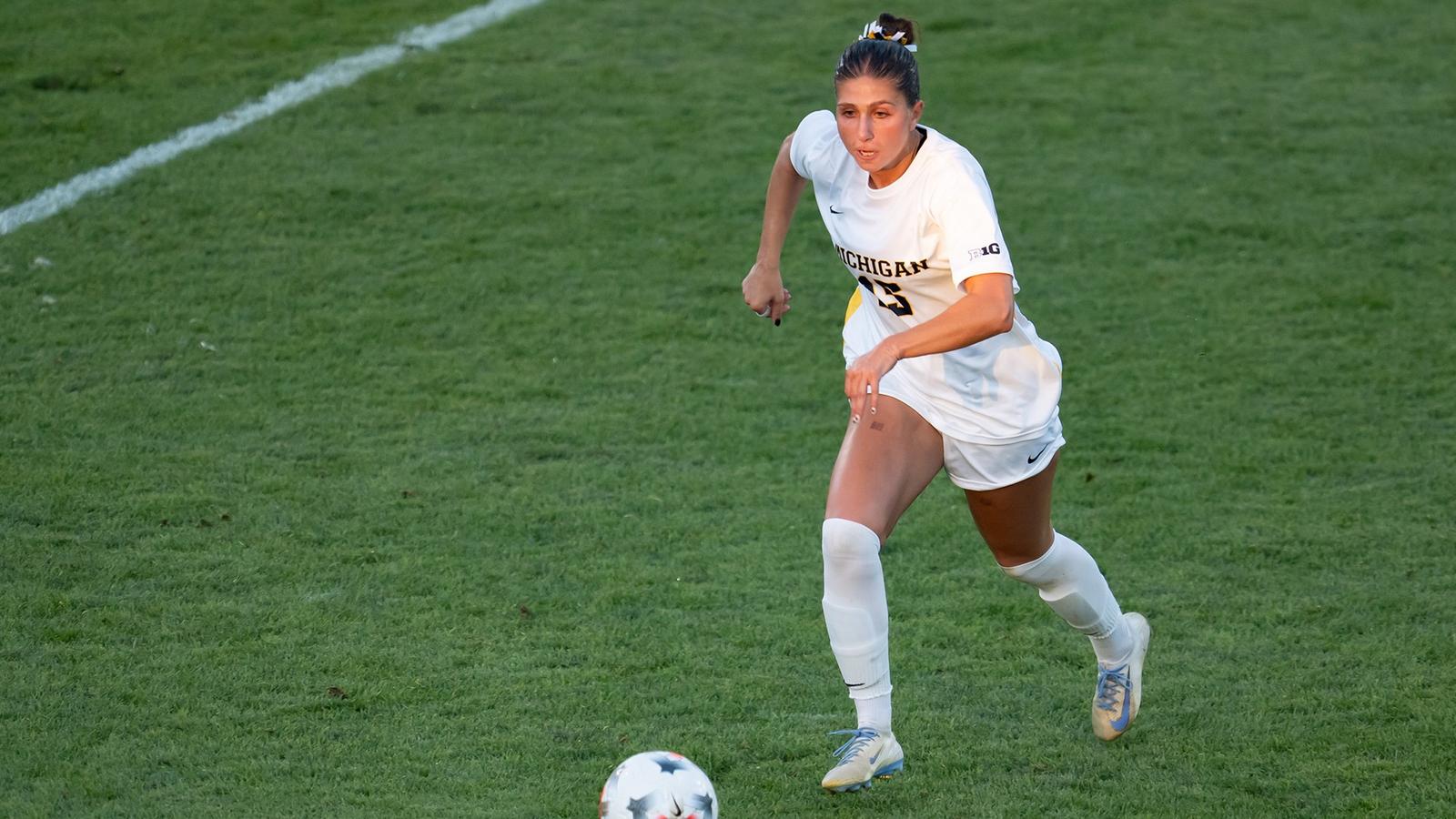 Michigan to Close Regular-Season Road Slate at Oregon