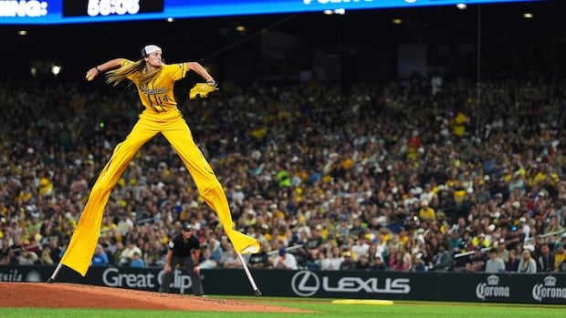 Barnstorming baseball entertainers announce 'Banana Ball' games in Winnipeg, Toronto