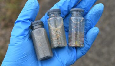 Study: Intrinsic physicochemical activity at microplastic–water interfaces. Image Credit: MargJohnsonVA / Shutterstock
