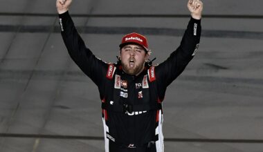 Kaden Honeycutt wins incident-free Phoenix NASCAR Truck race, extends points lead