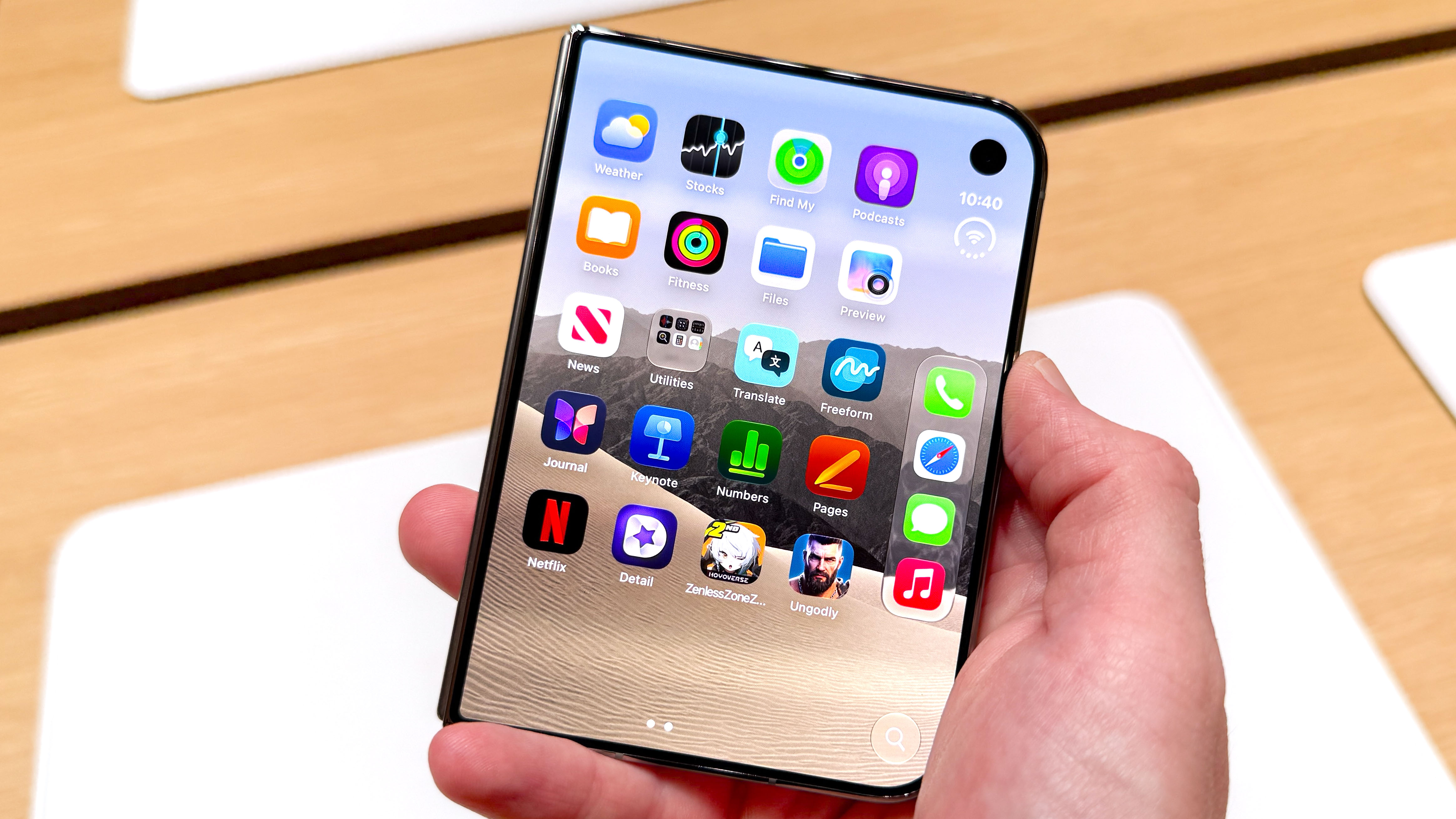 iPhone Duo hands on