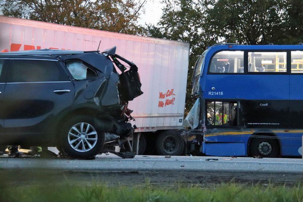 UPDATE: 13 injured in multi-vehicle Highway 99 crash with semi-truck, bus in Surrey