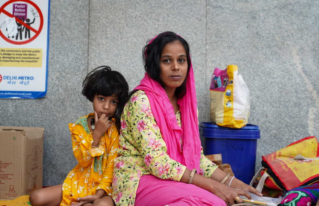 Gulshan Bano, who has heart disease, sits with her 6-year-old daughter, Fiza, has been staying outside the hospital for the past 10 days while seeking medical treatment.