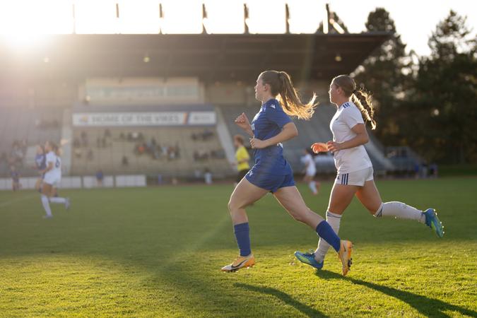 Women's soccer cap off Seniors' Day with a win
