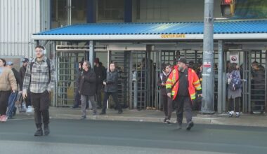 Unifor Stellantis workers in Ontario vote 97% in favour of strike mandate with talks still stalled