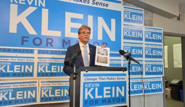 Winnipeg mayoral candidate Klein calls on Gillingham to denounce 'false' union flyers