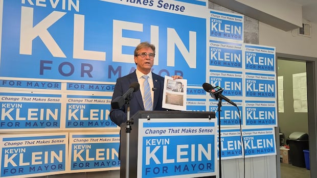 Winnipeg mayoral candidate Klein calls on Gillingham to denounce 'false' union flyers