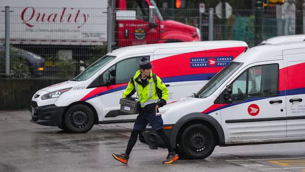 Canada Post starting weekend parcel delivery in Toronto, Montreal and Ottawa this fall