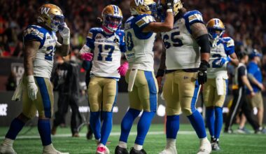 Winnipeg Blue Bombers beat B.C. Lions 34-10, clinch playoff spot