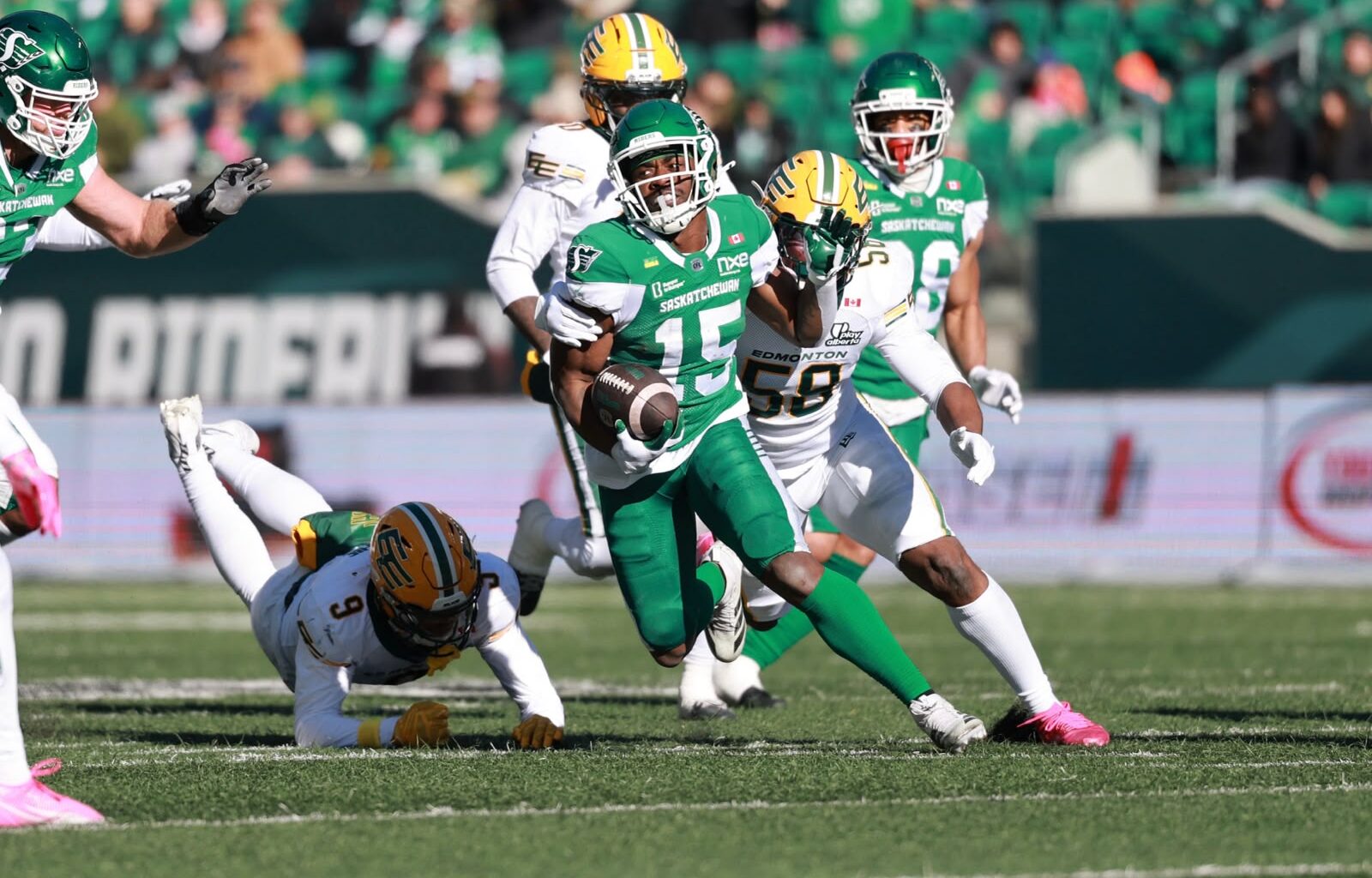 Saskatchewan Roughriders stick in West Division, Winnipeg Blue Bombers to crossover as CFL playoff bracket finalized