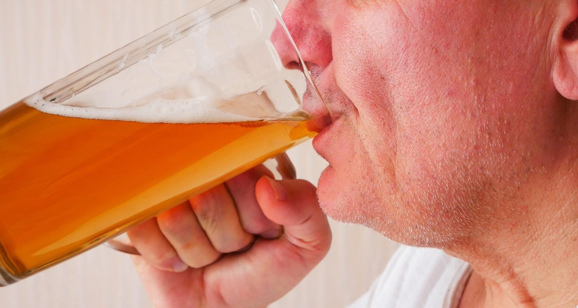 Study: Associations between commonly consumed beverages and the oral microbiome in three US cohort studies. Image Credit: Stockah / Shutterstock