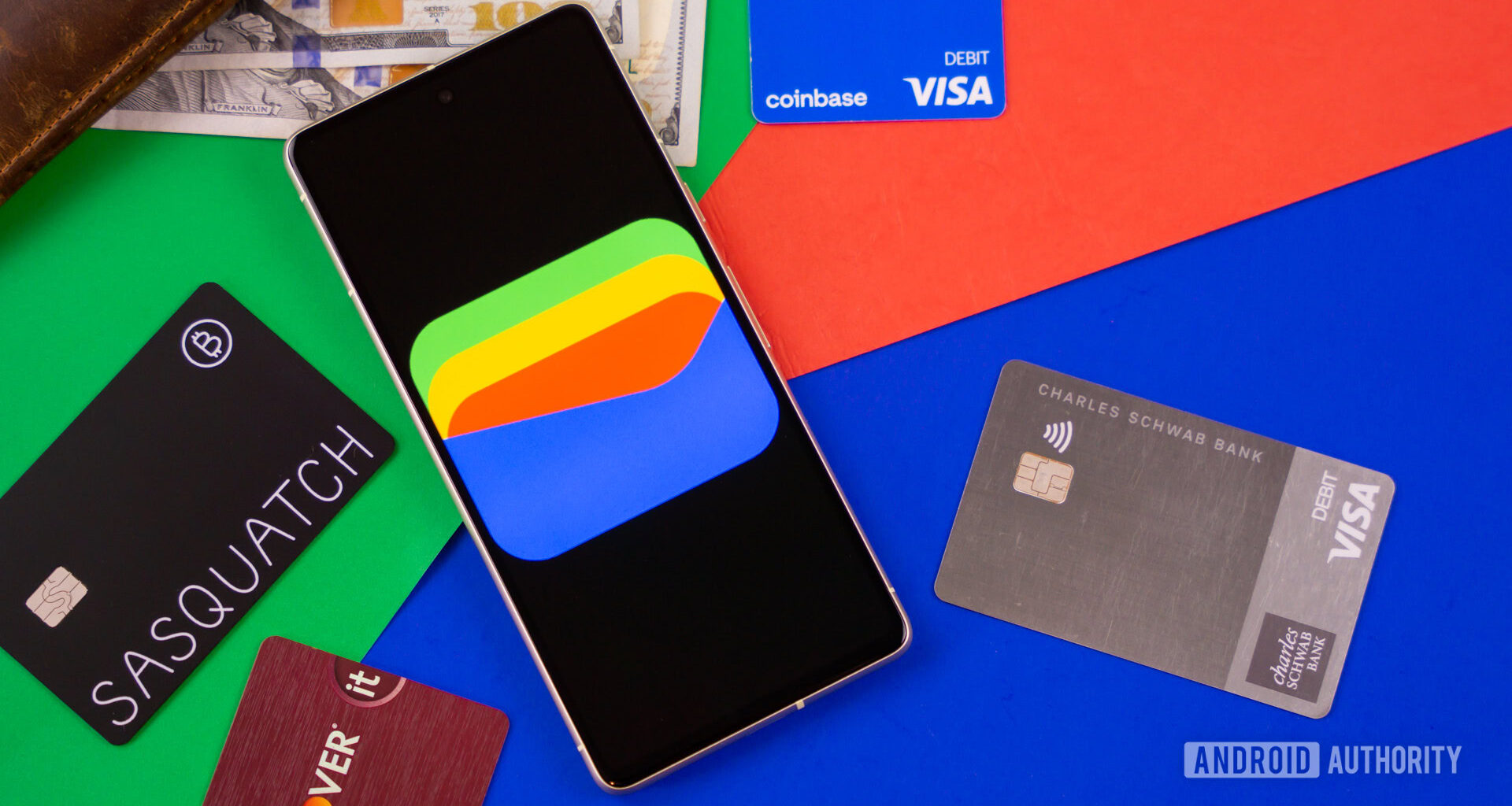 Google Wallet logo on smartphone next to credit cards and cash Stock photo 2