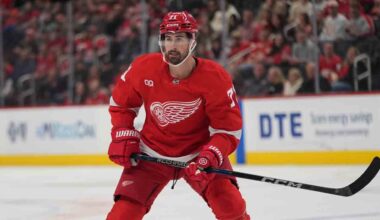 Larkin decides to sit out until Red Wings complete trade