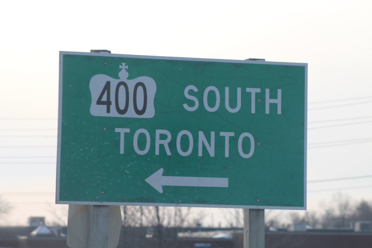 Province awards contract to widen Hwy. 400 to 10 lanes